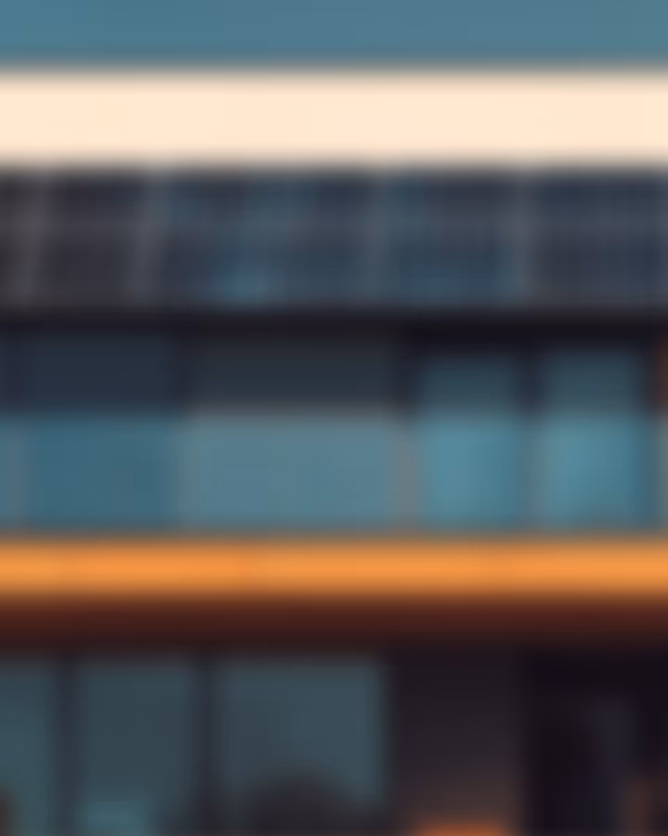 Modernes Gebäude mit großen Solarpanelen auf dem Dach – erneuerbare Energie und nachhaltige Architektur