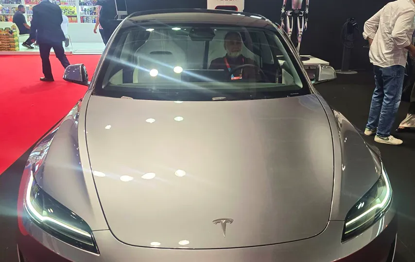 MAS owner driving tesla.