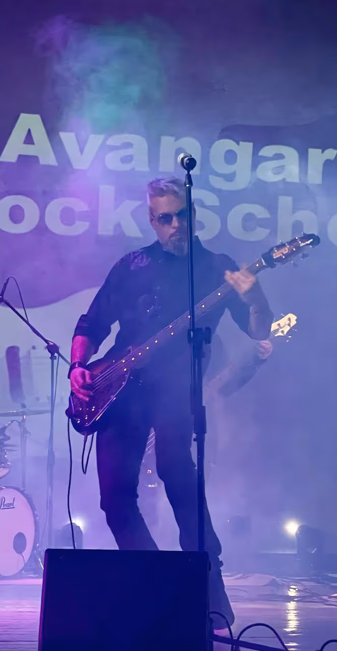 image of live music evening (for a seafood restaurant)