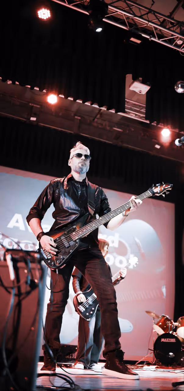 image of live music evening (for a seafood restaurant)