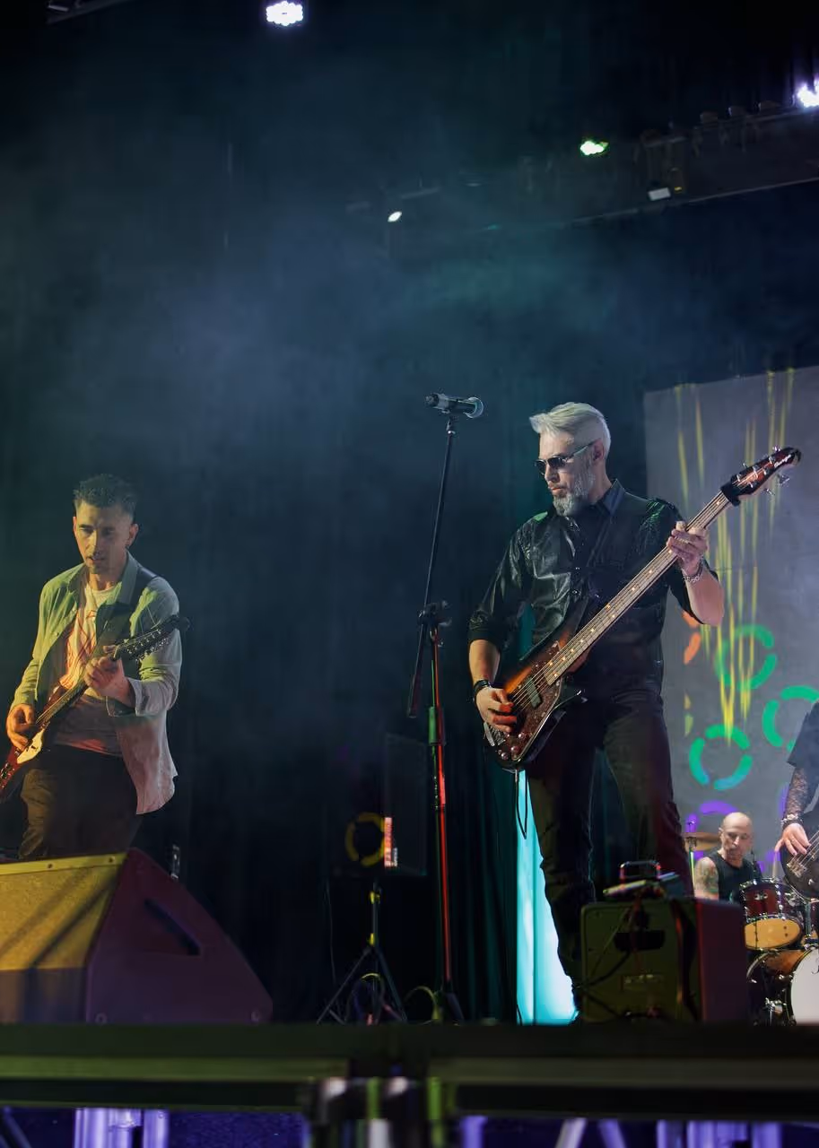 image of live music evening (for a seafood restaurant)