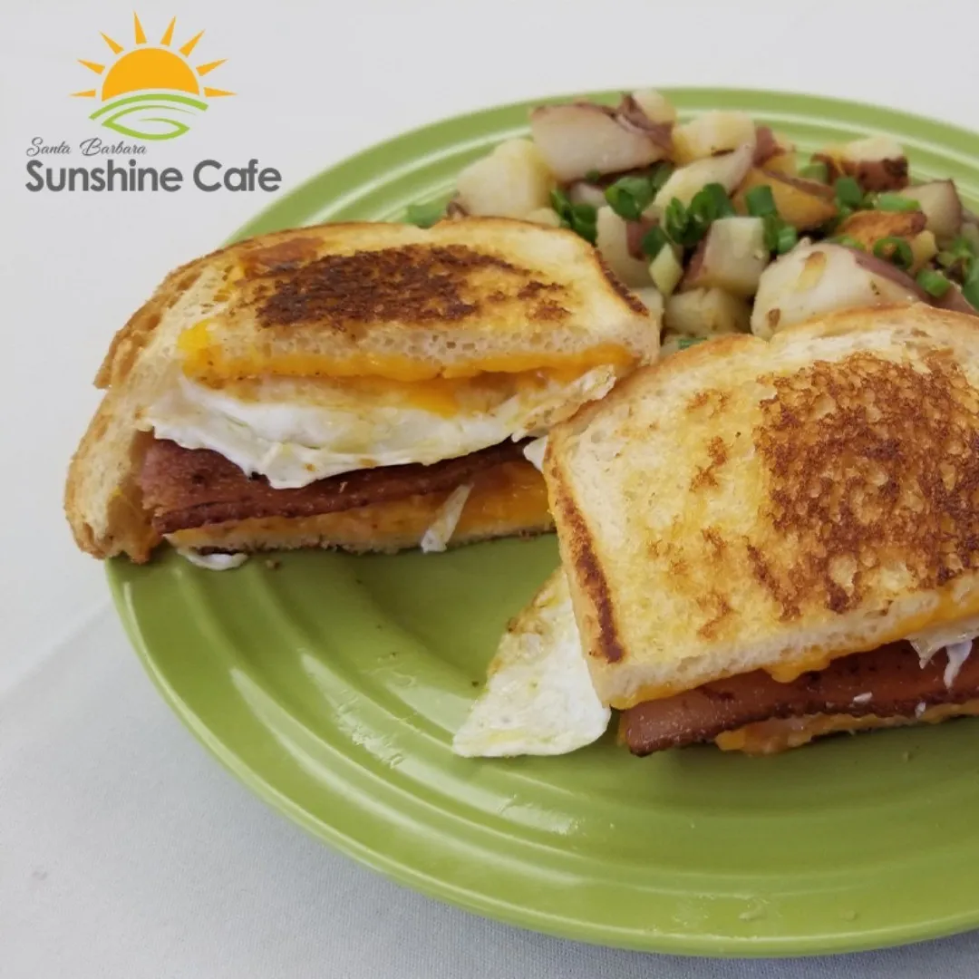 Breakfast Sandwich with fried natural potatoes