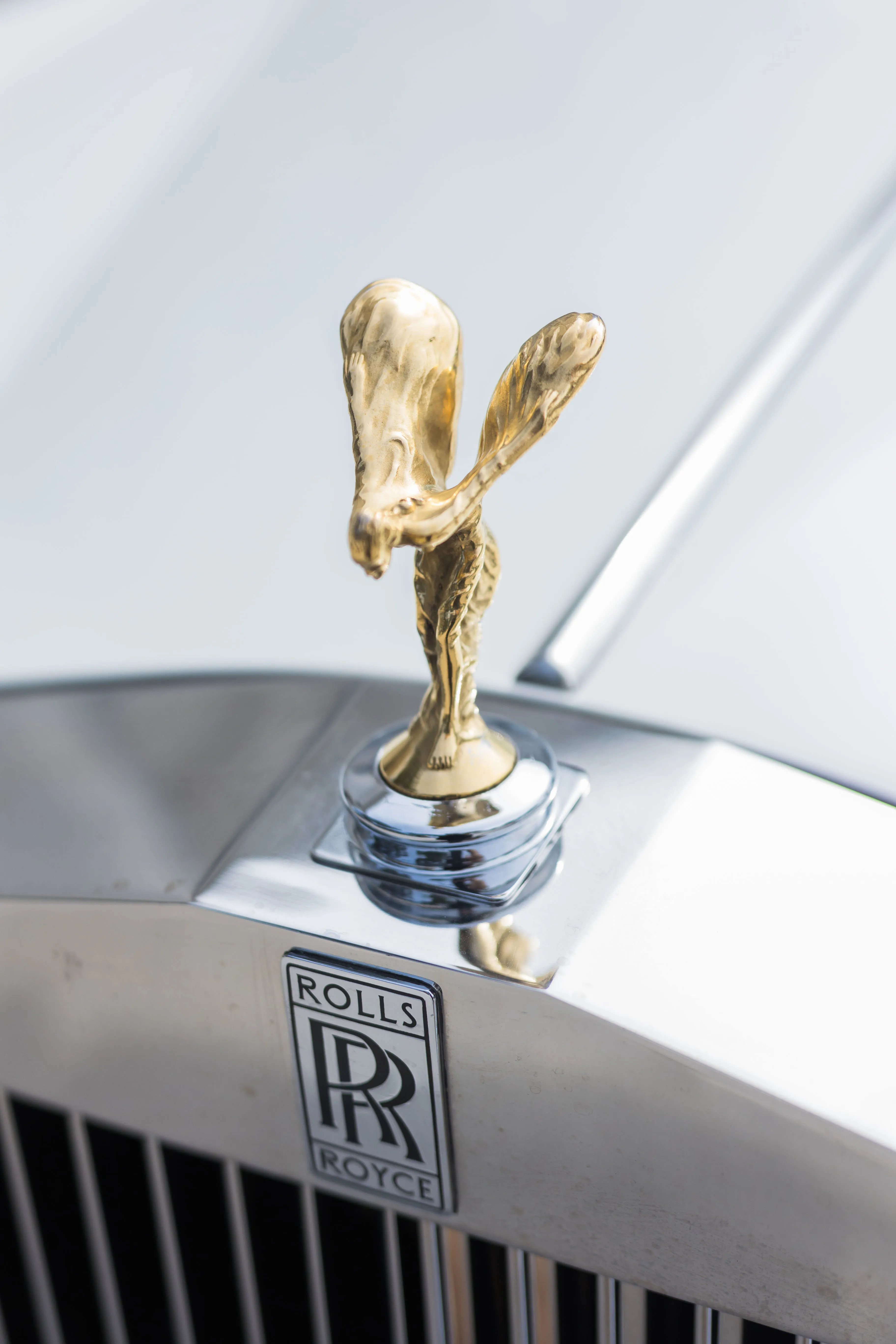 Rolls Royce Corniche 1980 – voiture de collection avec chauffeur à Marseille, proposée par Du Rêve à la Réalité pour mariage, anniversaire, clip, shooting et autres événements.