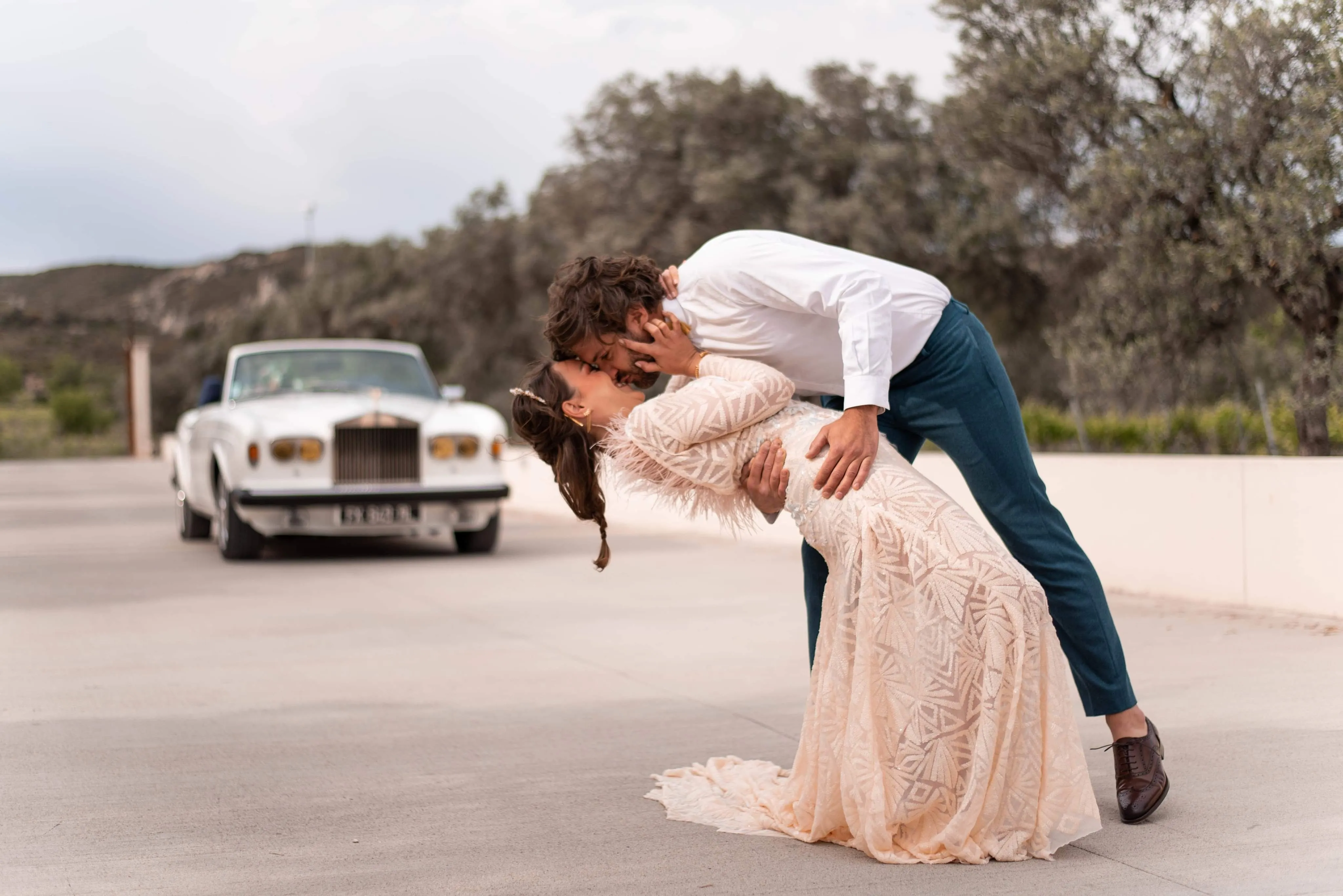 Rolls Royce Corniche 1980 – voiture de collection avec chauffeur à Marseille, proposée par Du Rêve à la Réalité pour mariage, anniversaire, clip, shooting et autres événements.