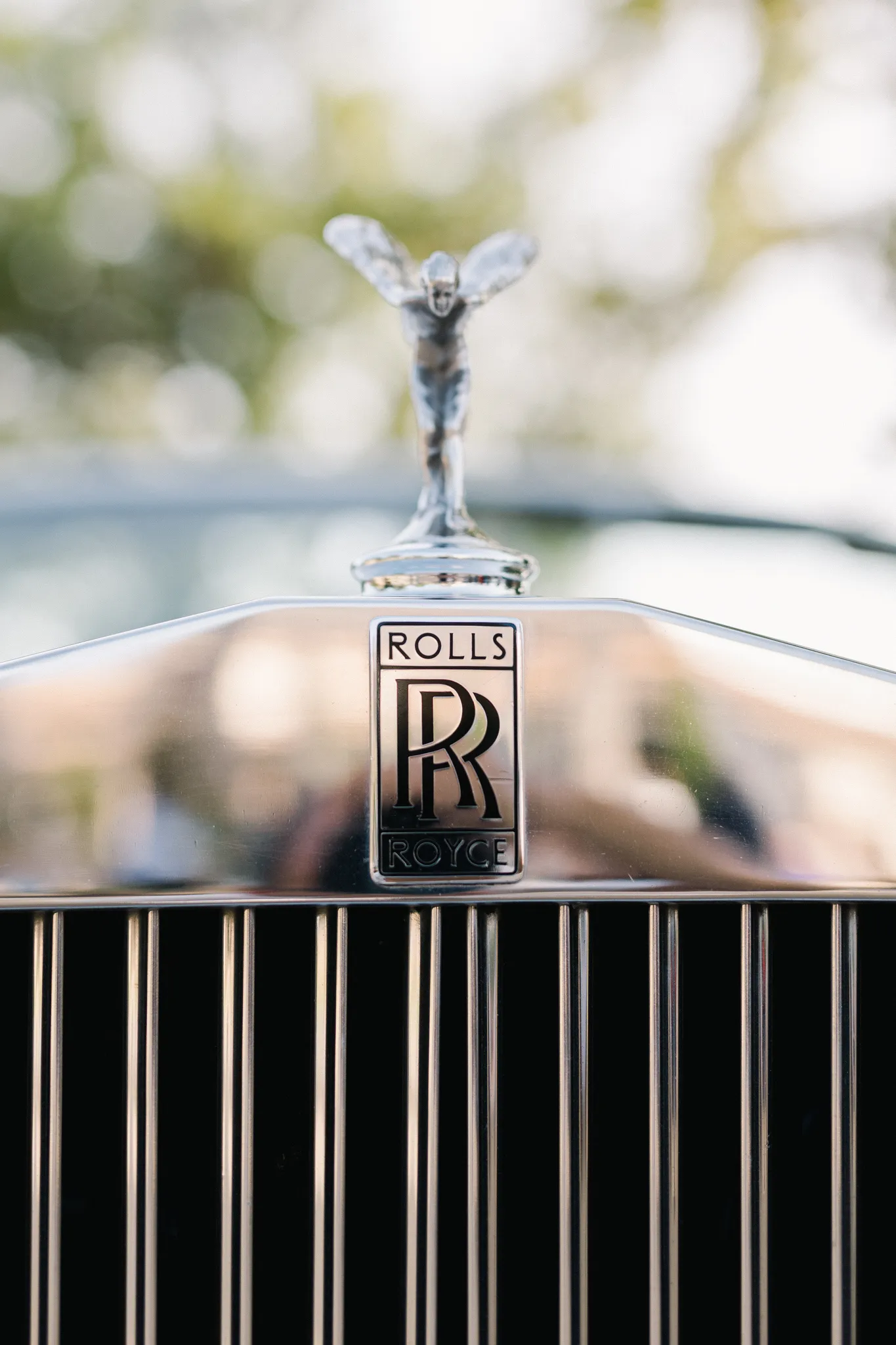Rolls Royce Corniche 1980 – voiture de collection avec chauffeur à Marseille, proposée par Du Rêve à la Réalité pour mariage, anniversaire, clip, shooting et autres événements.