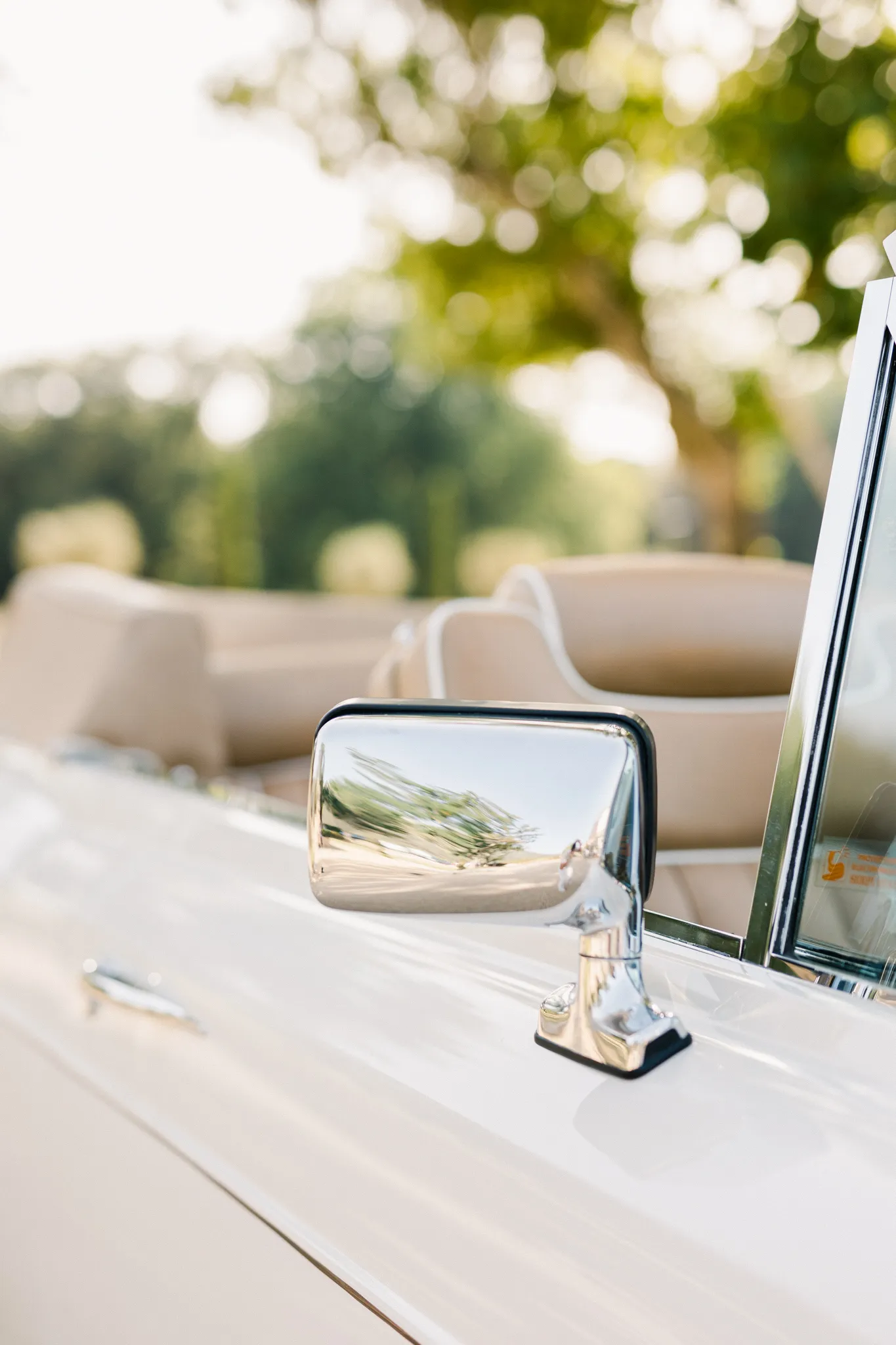 Rolls Royce Corniche 1980 – voiture de collection avec chauffeur à Marseille, proposée par Du Rêve à la Réalité pour mariage, anniversaire, clip, shooting et autres événements.