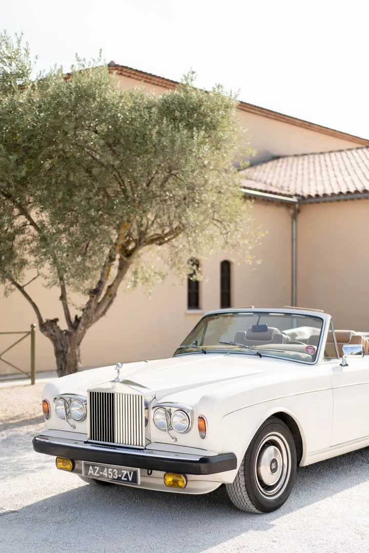 Rolls Royce Corniche 1980 – voiture de collection avec chauffeur à Marseille, proposée par Du Rêve à la Réalité pour mariage, anniversaire, clip, shooting et autres événements.
