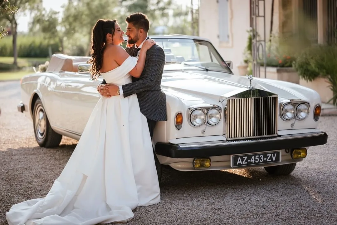 Rolls Royce Corniche 1980 – voiture de collection avec chauffeur à Marseille, proposée par Du Rêve à la Réalité pour mariage, anniversaire, clip, shooting et autres événements.