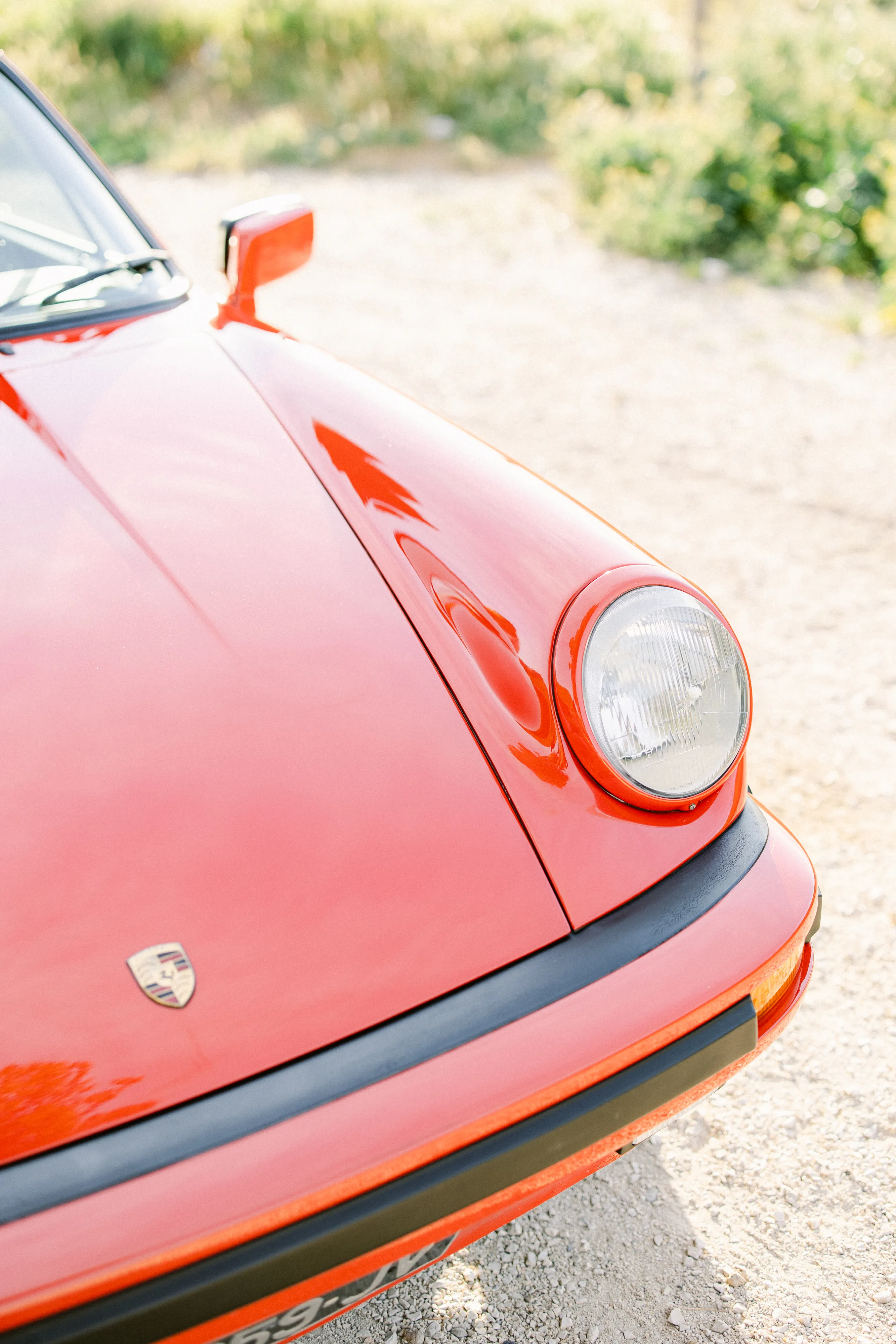 Porsche Targa 1987 – sportive élégante disponible à la location avec chauffeur à Marseille.  proposée par Du Rêve à la Réalité pour mariage, anniversaire, clip, shooting et autres événements.