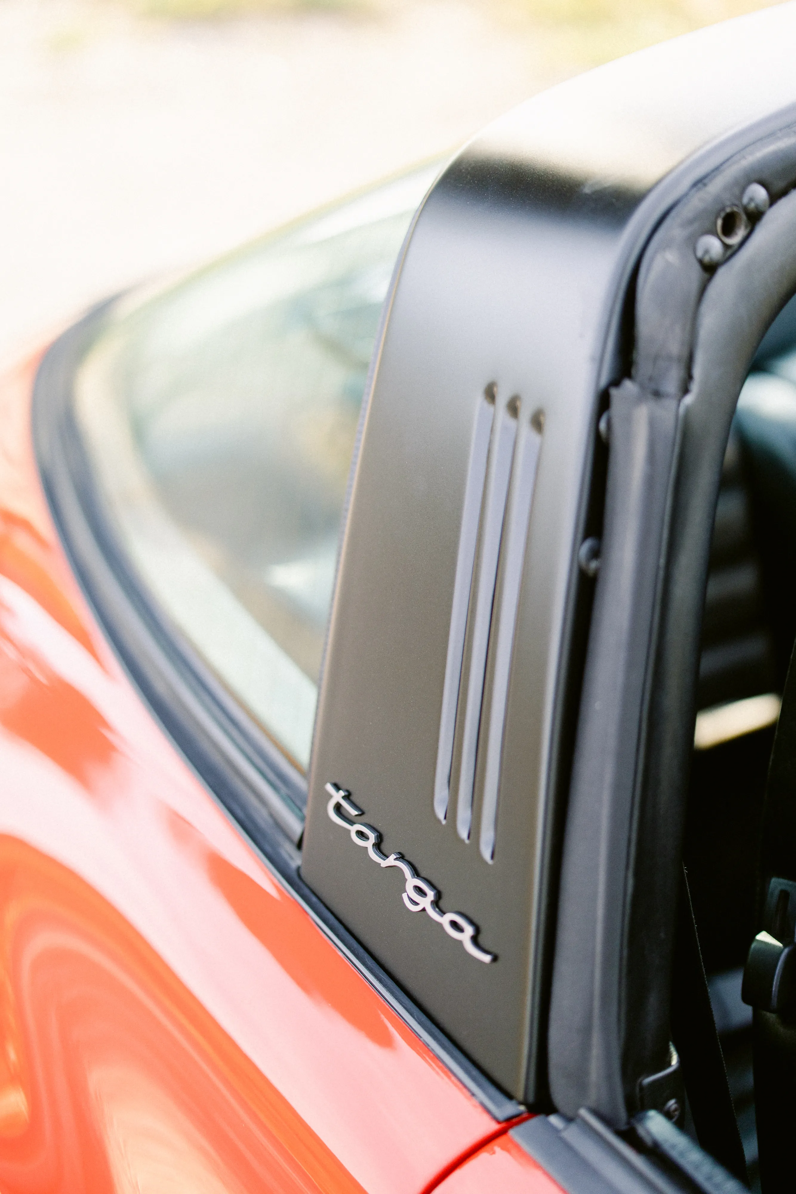 Porsche Targa 1987 – sportive élégante disponible à la location avec chauffeur à Marseille.  proposée par Du Rêve à la Réalité pour mariage, anniversaire, clip, shooting et autres événements.