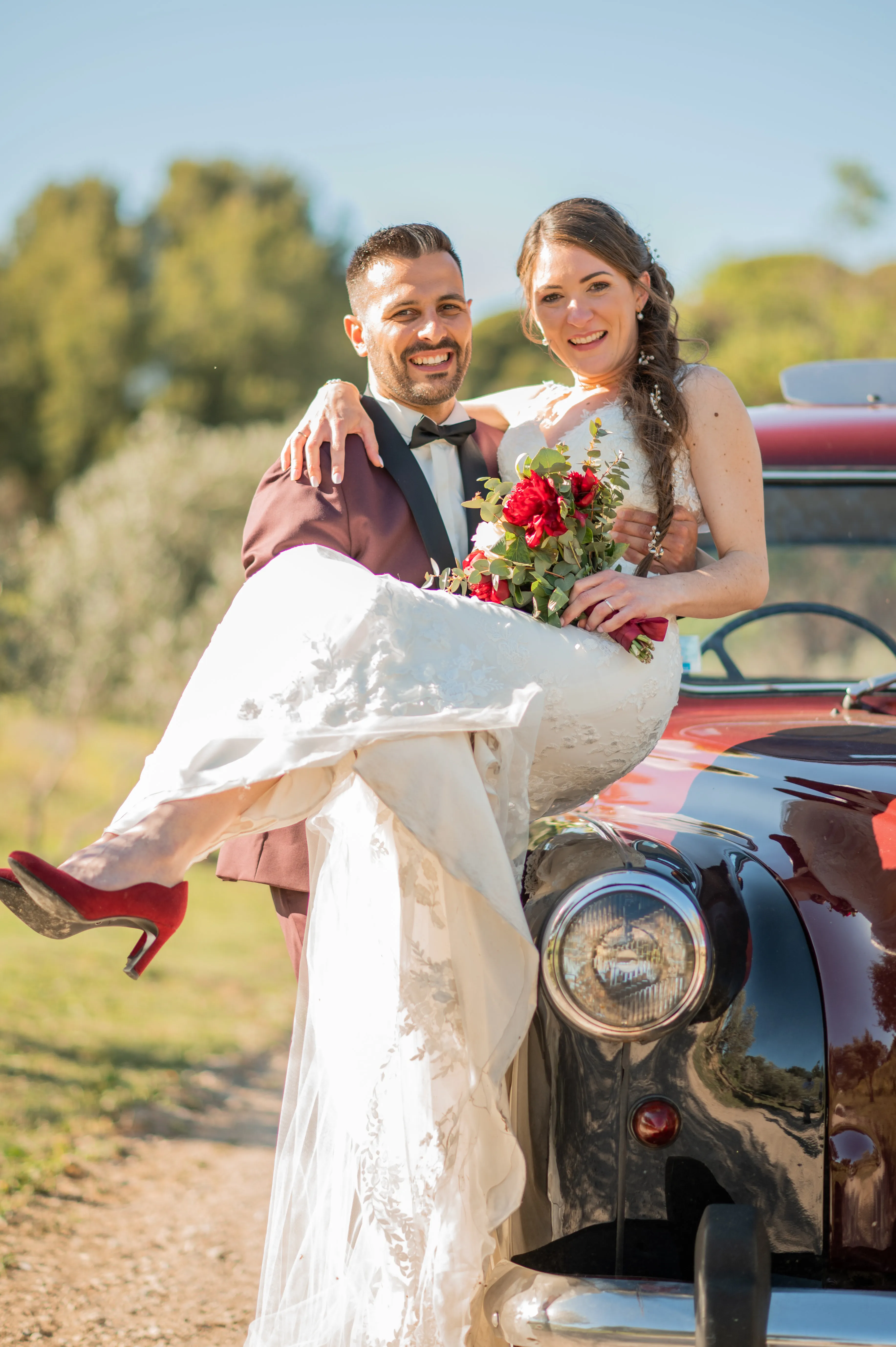 Taxi anglais de 1975 – voiture vintage unique à louer avec chauffeur pour mariage ou shooting à Marseille. proposé par Du Rêve à la Réalité pour mariage, anniversaire, clip, shooting et autres événements.