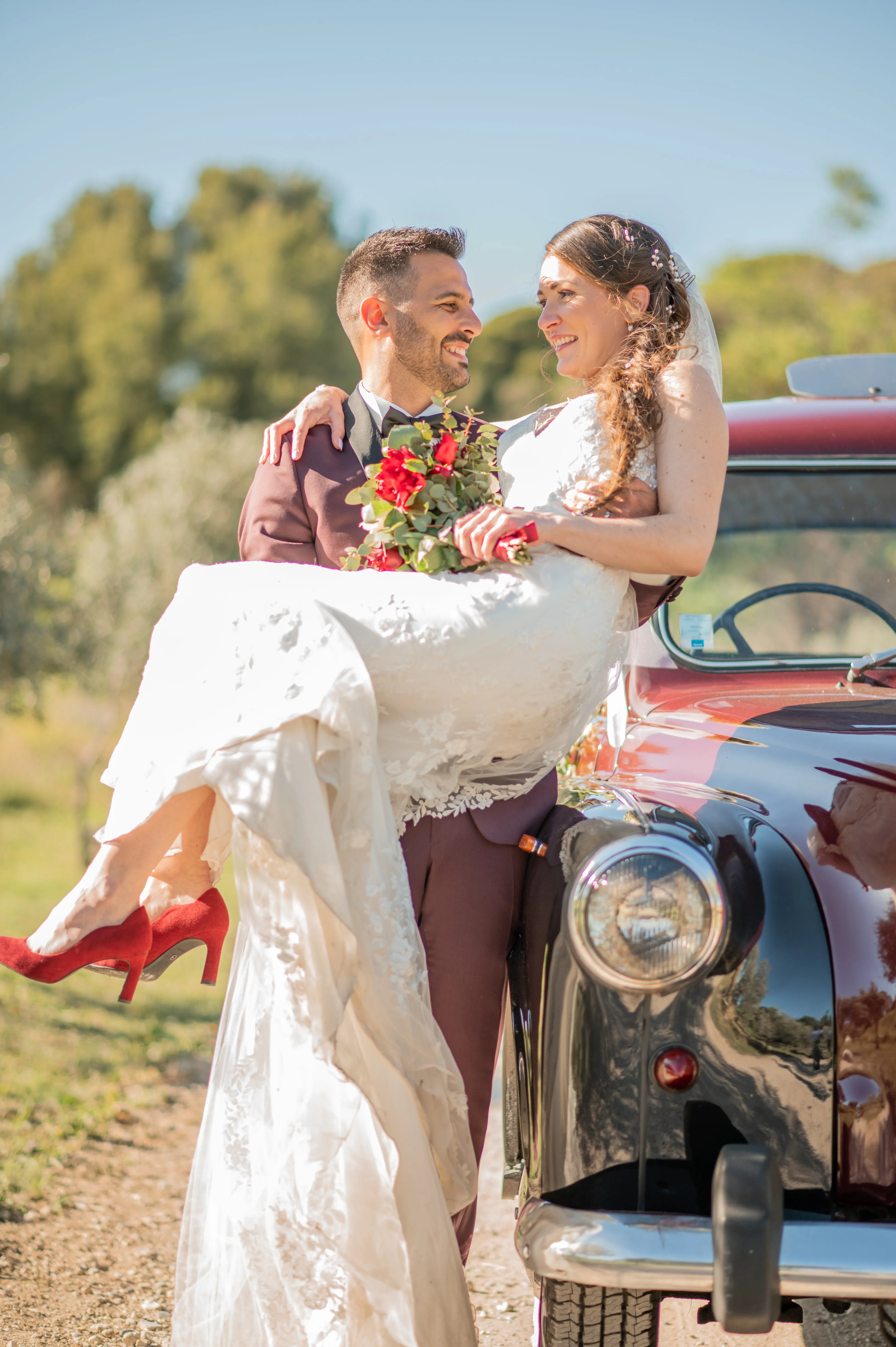 Taxi anglais de 1975 – voiture vintage unique à louer avec chauffeur pour mariage ou shooting à Marseille. proposé par Du Rêve à la Réalité pour mariage, anniversaire, clip, shooting et autres événements.