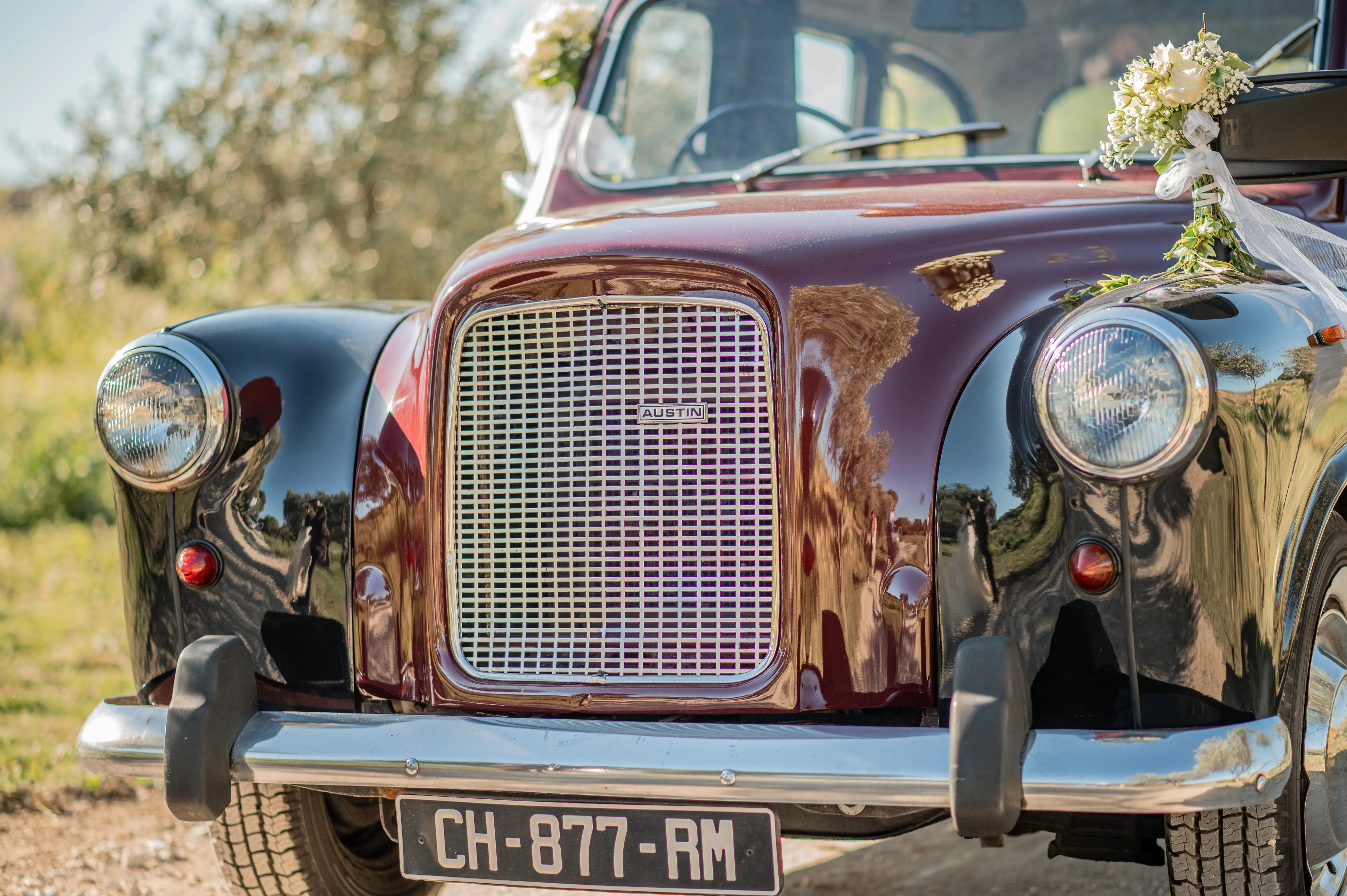 Taxi anglais de 1975 – voiture vintage unique à louer avec chauffeur pour mariage ou shooting à Marseille. proposé par Du Rêve à la Réalité pour mariage, anniversaire, clip, shooting et autres événements.