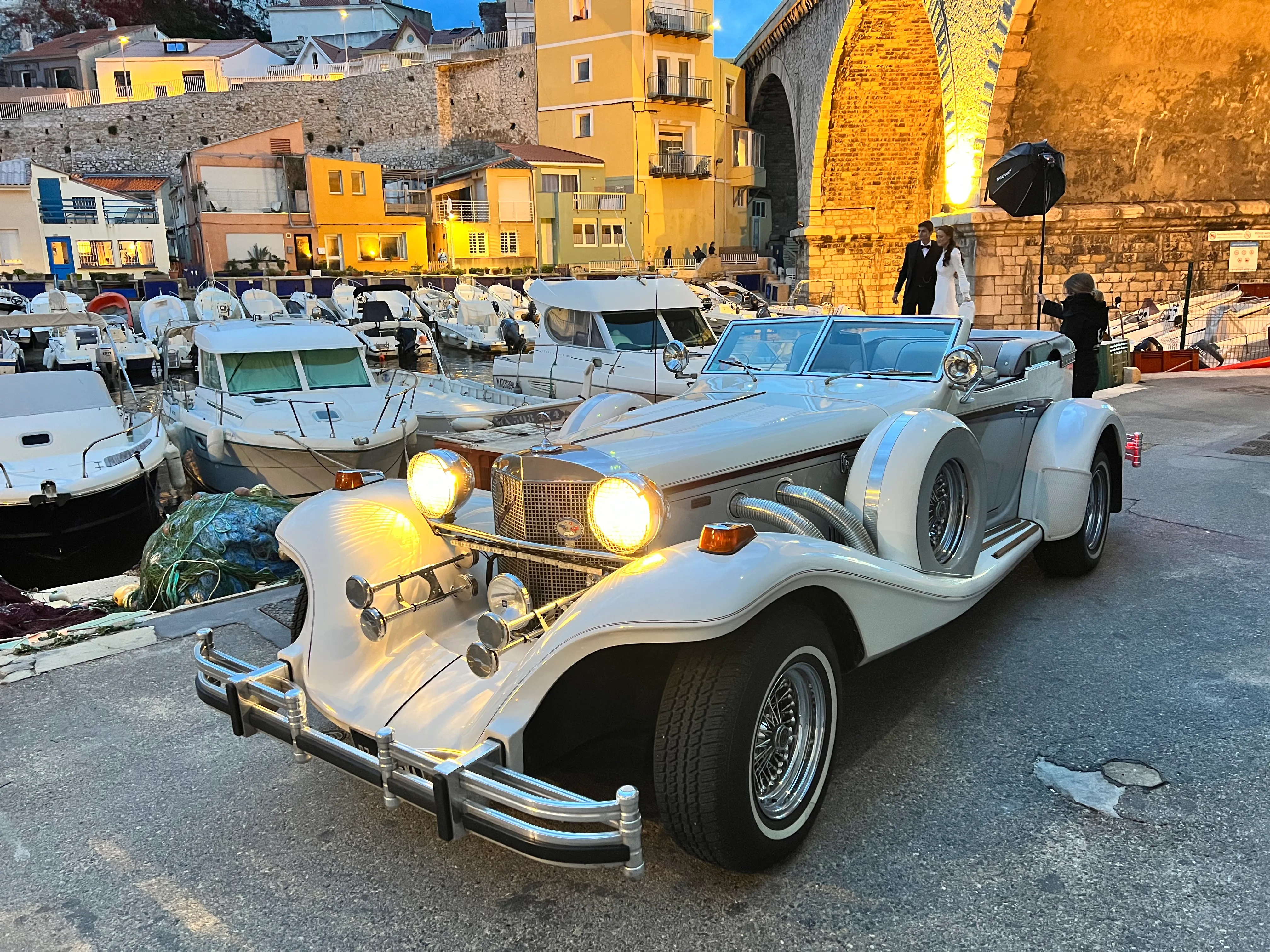 Excalibur Phaéthon 4 20th – voiture de luxe rétro idéale pour mariage, cinéma ou événement haut de gamme à Marseille. proposée par Du Rêve à la Réalité pour mariage, anniversaire, clip, shooting et autres événements.