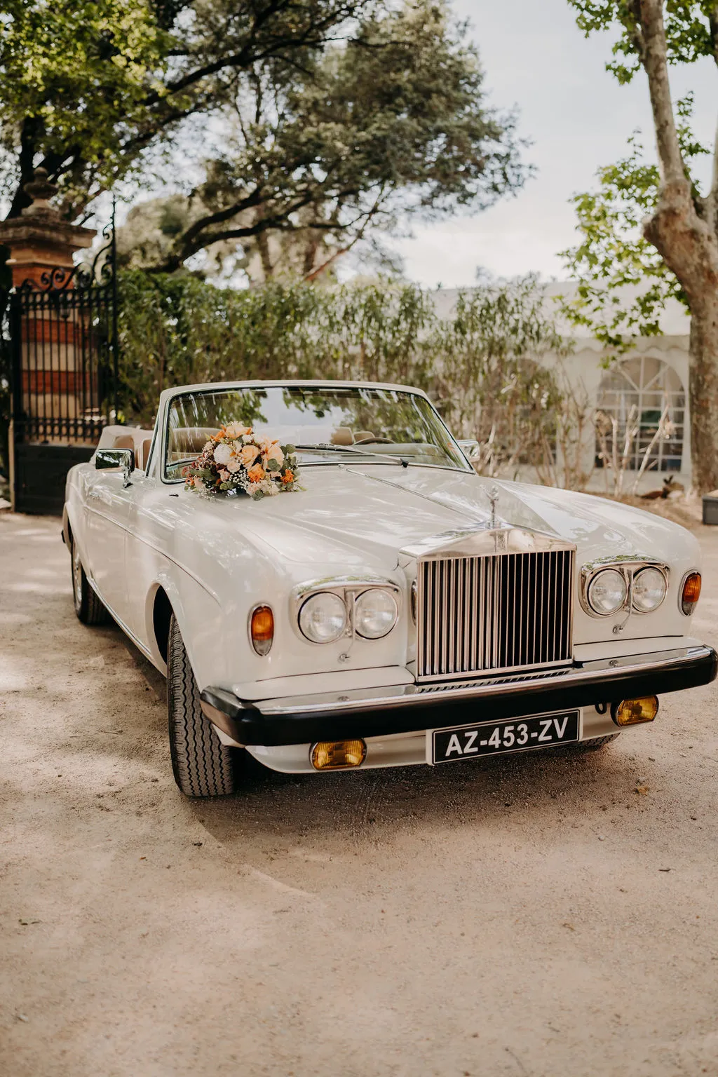 Rolls Royce Corniche 1980 – voiture de collection avec chauffeur à Marseille, proposée par Du Rêve à la Réalité pour mariage, anniversaire, clip, shooting et autres événements.