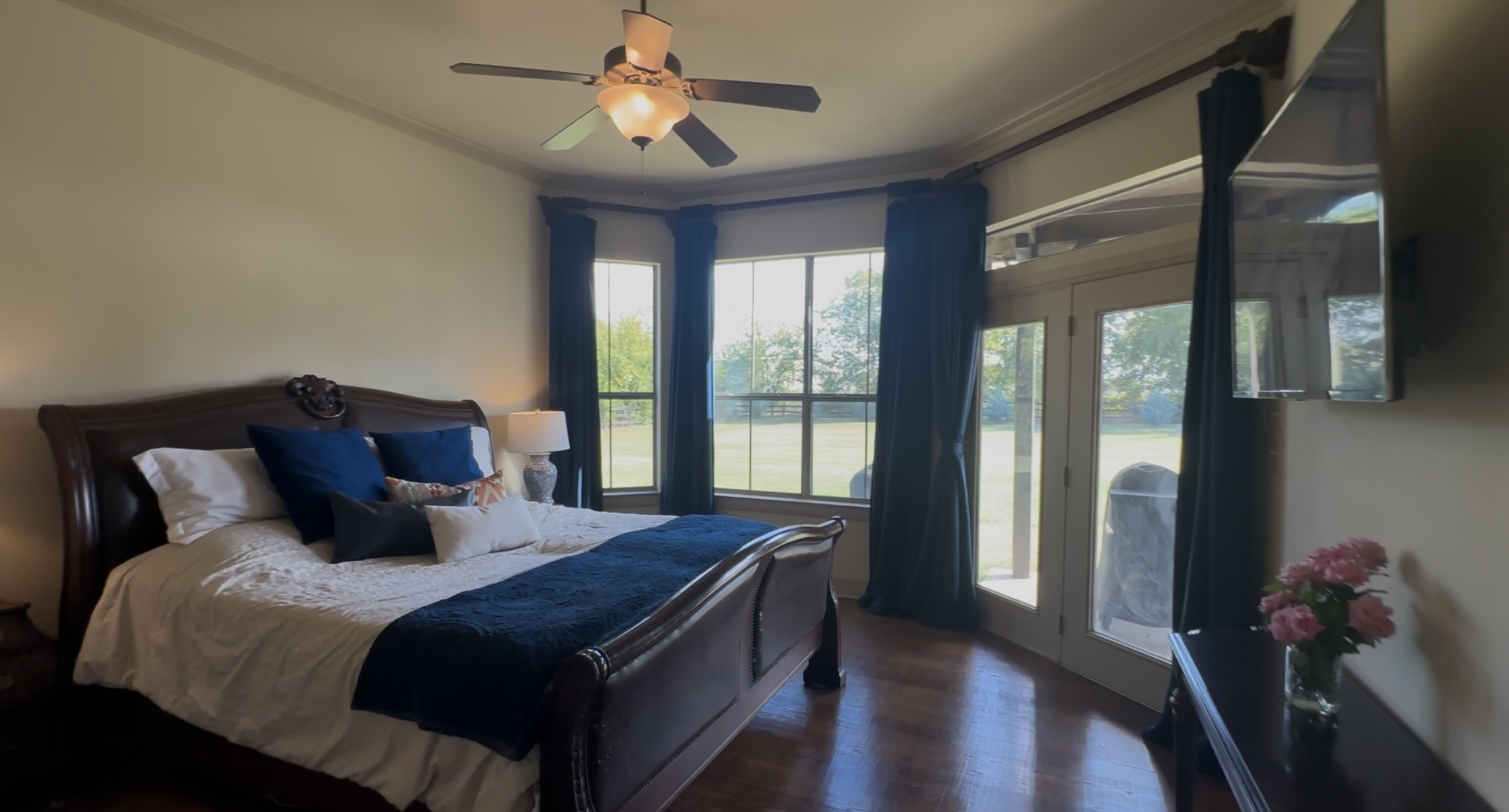 [background image] image of bathroom interior (for a plumbing service)