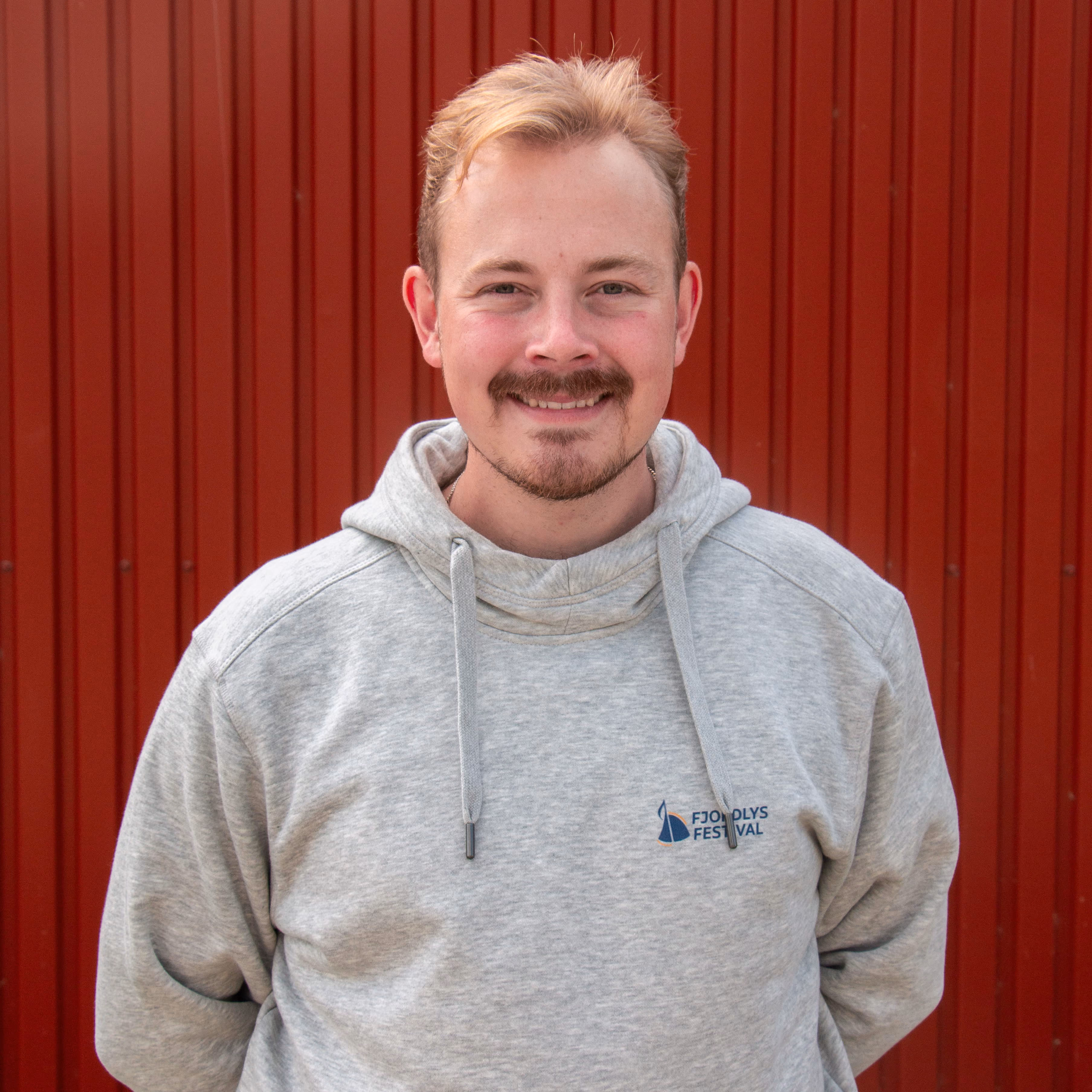Oliver er frivillig på Fjordlys Festival