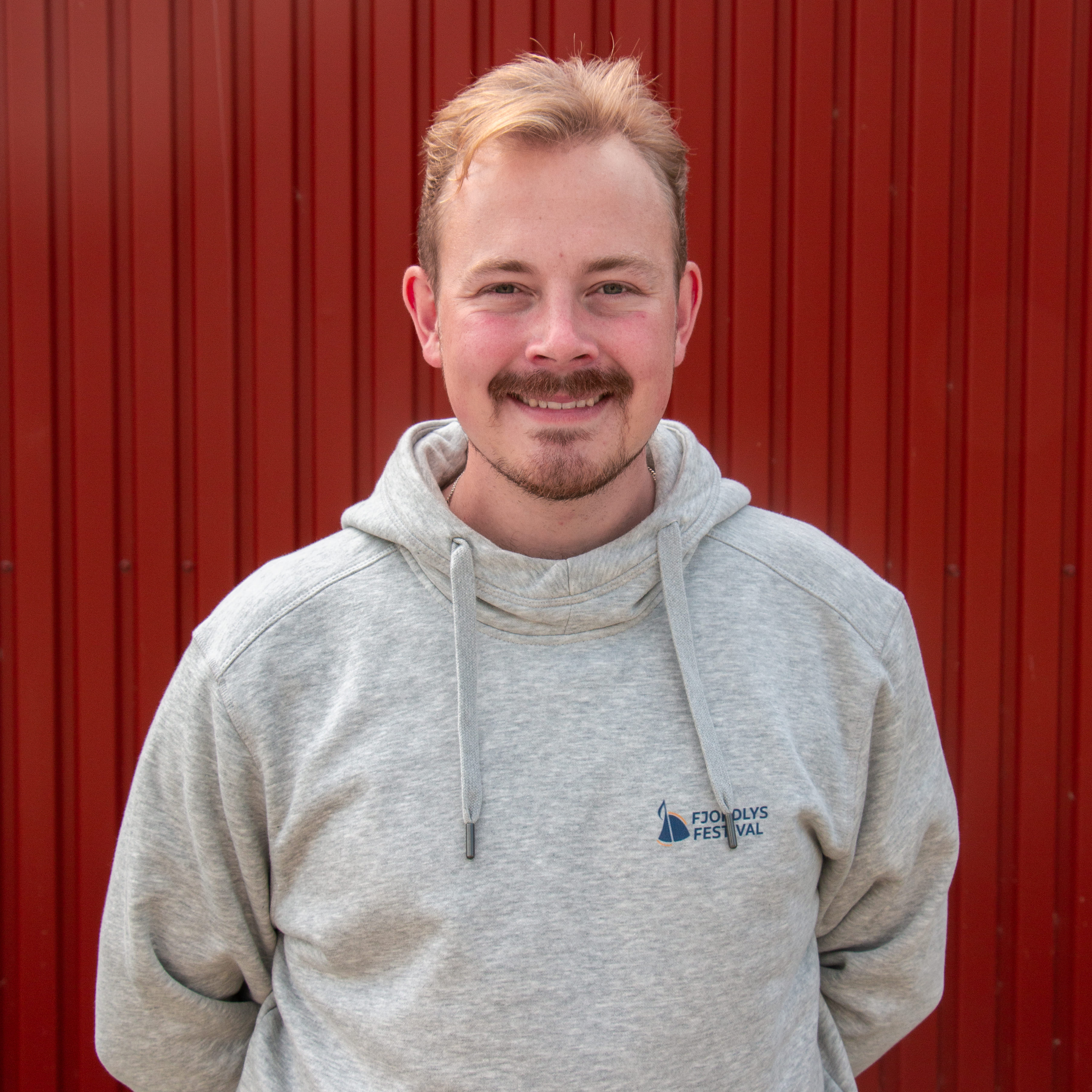 Oliver er frivillig på Fjordlys Festival