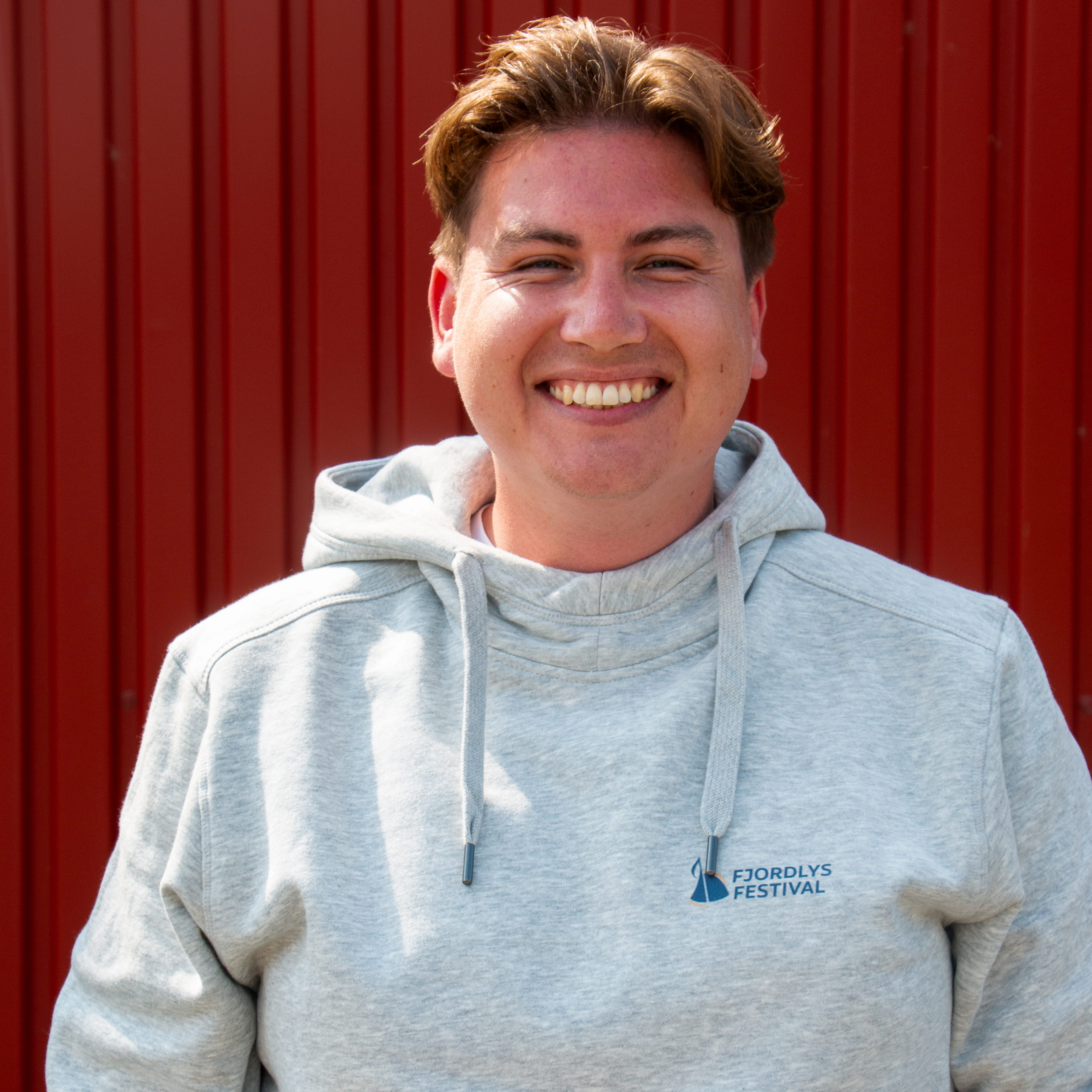 Tobias er frivillig på Fjordlys Festival