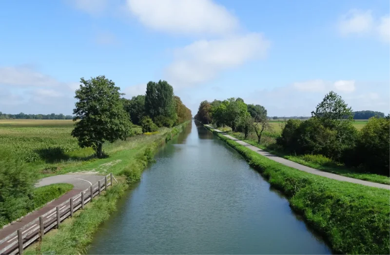 piste cyclable a cote de la rivière