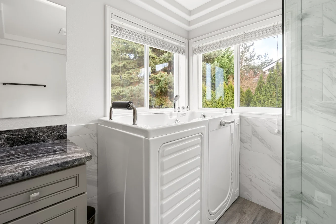 Modern kitchen remodel completed for Lake Stevens homeowner
