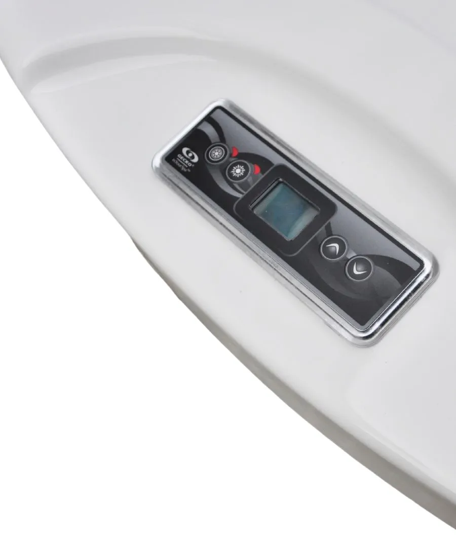 Digitales Bedienfeld einer modernen weißen Haushaltsgerätekonsole