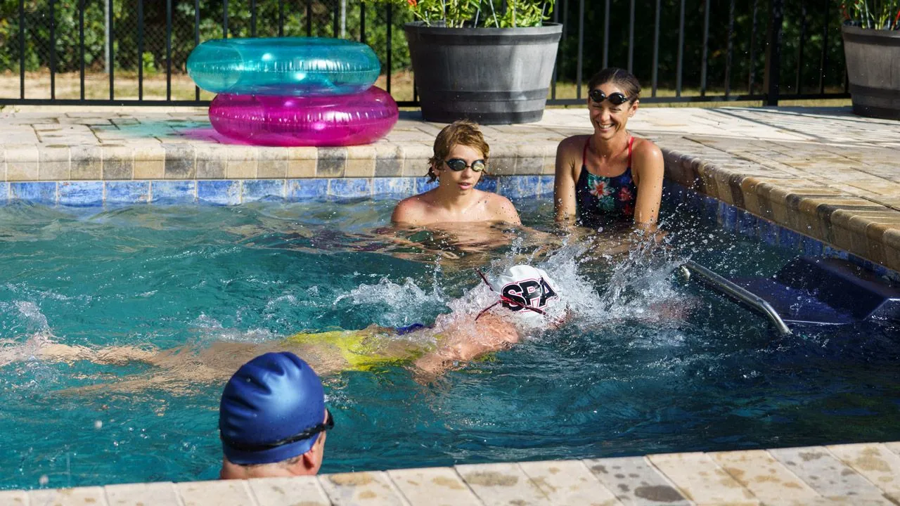 Familienspaß mit der Fastlane Pro: Strömung zum Schwimmenlernen und Planschen