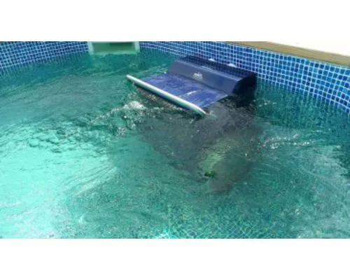 Fastlane in Betrieb: der Propeller erzeugt eine breite, glatte Strömung im Schwimmbecken