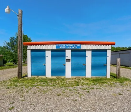 A Bolt Storage Facility in Erie, PA: Secure and welcoming self-storage with well-maintained facilities and roomy storage units reliable and convenient for your belongings.