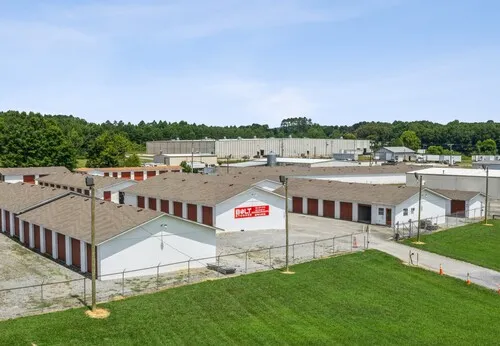 A Bolt Storage Facility in LaFayette, GA: Secure and welcoming self-storage with well-maintained facilities and roomy storage units reliable and convenient for your belongings.