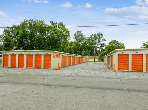 A Bolt Storage Facility in Lyerly, GA: Secure and welcoming self-storage with well-maintained facilities and roomy storage units reliable and convenient for your belongings.