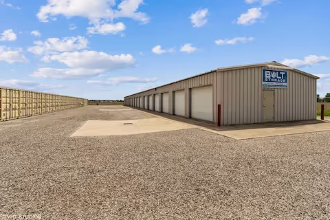 A Bolt Storage Facility in Bowling Green, OH: Secure and welcoming self-storage with well-maintained facilities and roomy storage units reliable and convenient for your belongings.