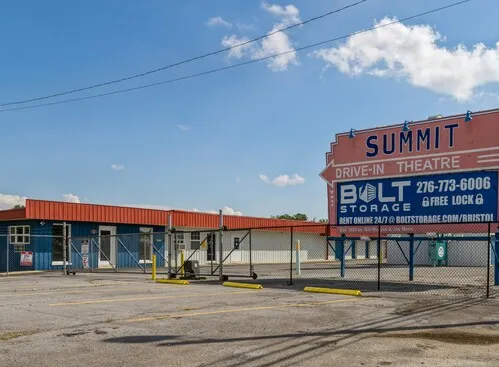 A Bolt Storage Facility in Bristol, VA: Secure and welcoming self-storage with well-maintained facilities and roomy storage units reliable and convenient for your belongings.