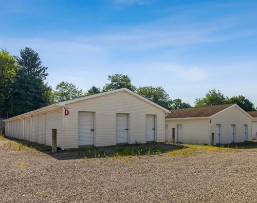 A Bolt Storage Facility in East Liverpool, OH: Secure and welcoming self-storage with well-maintained facilities and roomy storage units reliable and convenient for your belongings.