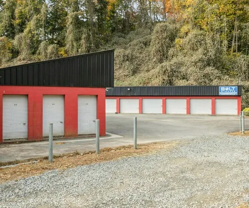 A Bolt Storage Facility in Ellijay, GA: Secure and welcoming self-storage with well-maintained facilities and roomy storage units reliable and convenient for your belongings.