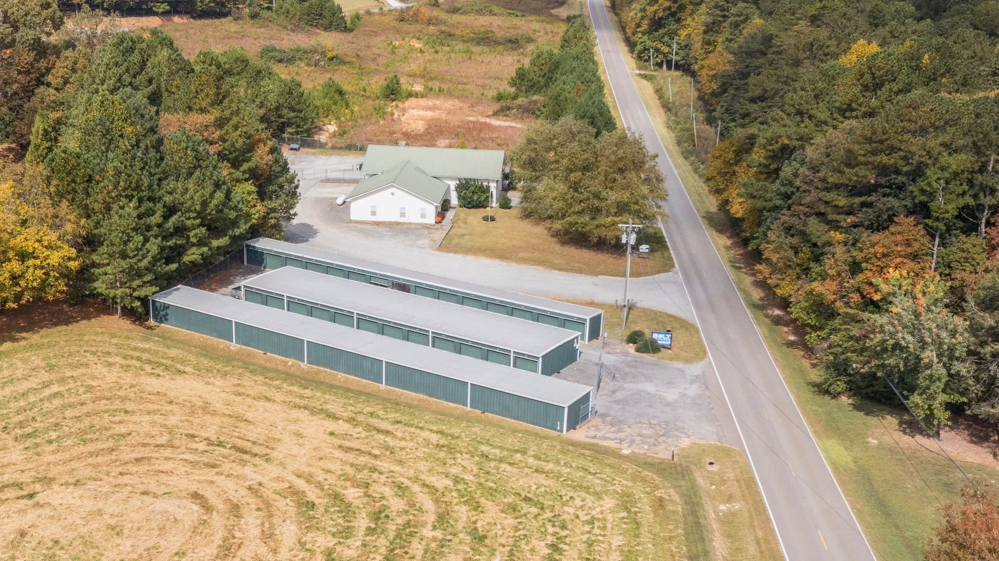 A Bolt Storage Facility in Ellijay, GA: Secure and welcoming self-storage with well-maintained facilities and roomy storage units reliable and convenient for your belongings.