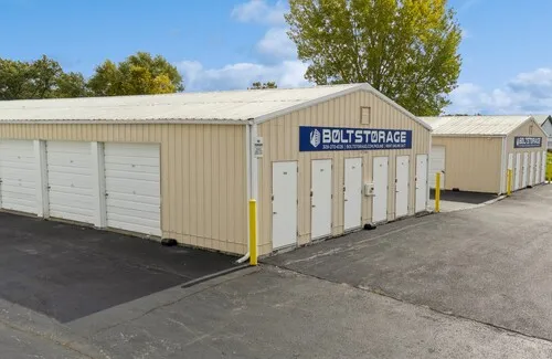 A Bolt Storage Facility in Moline, IL: Secure and welcoming self-storage with well-maintained facilities and roomy storage units reliable and convenient for your belongings.