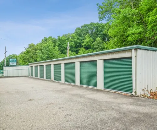 A Bolt Storage Facility in Pittsburgh, PA: Secure and welcoming self-storage with well-maintained facilities and roomy storage units reliable and convenient for your belongings.