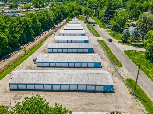A Bolt Storage Facility in Springfield, IL: Secure and welcoming self-storage with well-maintained facilities and roomy storage units reliable and convenient for your belongings.