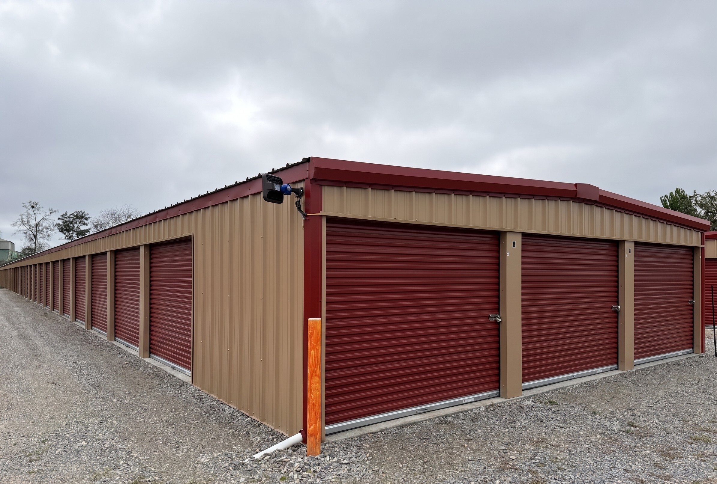 A bolt self storage buildign