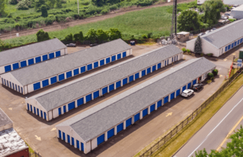 A Bolt Storage Facility in Hamden, CT: Secure and welcoming self-storage with well-maintained facilities and roomy storage units reliable and convenient for your belongings.