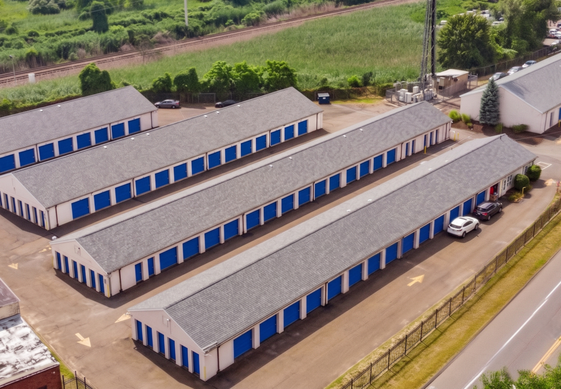 A Bolt Storage Facility in Hamden, CT: Secure and welcoming self-storage with well-maintained facilities and roomy storage units reliable and convenient for your belongings.