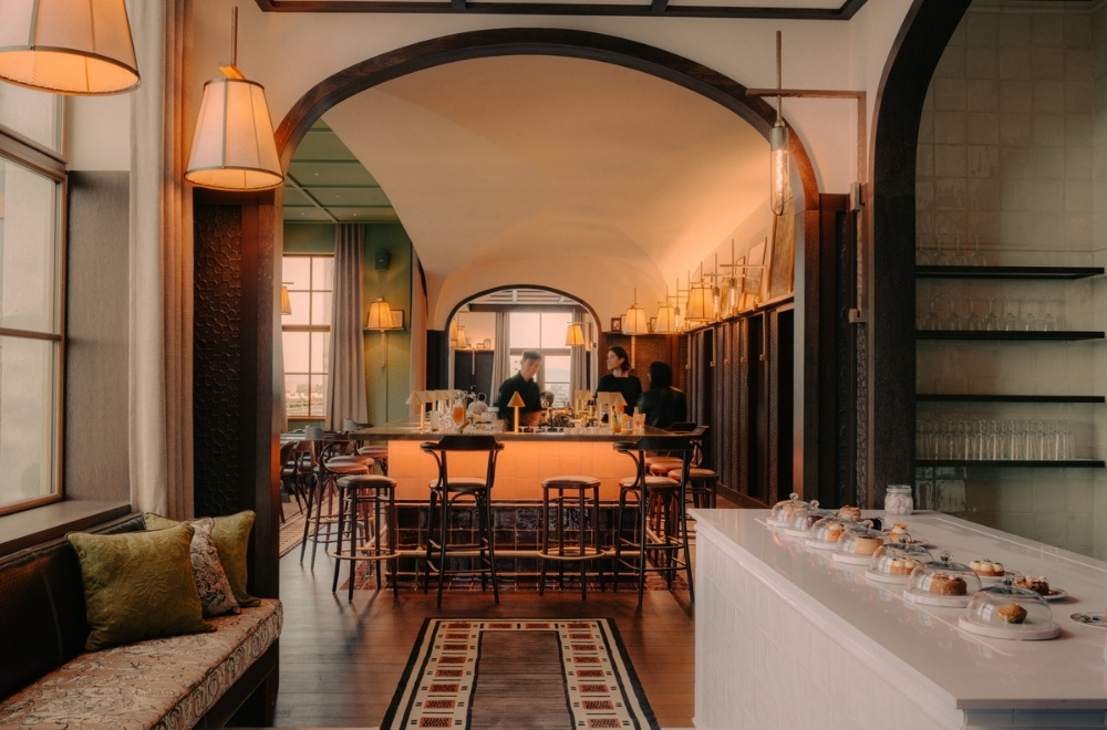 Ambiance nocturne au bar de La Maison de Manfred à Metz.