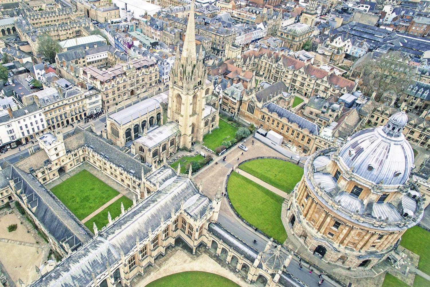 Belgravia Law attends Oxford Generative AI Summit 2025, exploring AI governance, ethics and the future of responsible innovation.
