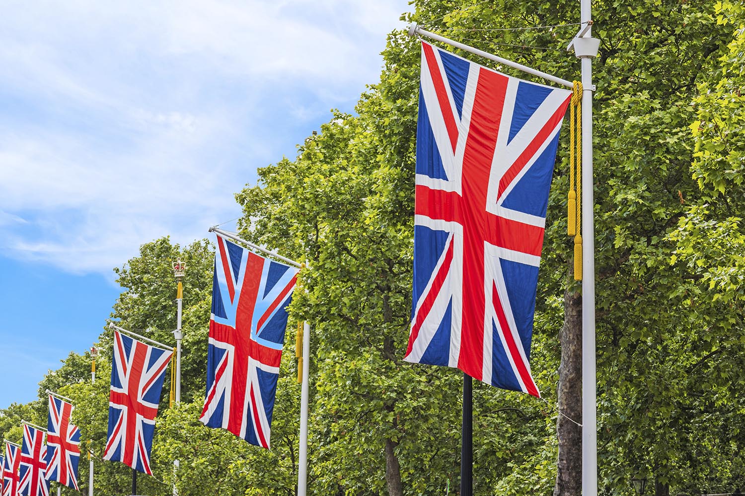 Commercial Court to pilot public access to witness statements, expert reports and key documents via CE File, enhancing transparency from October 2025.