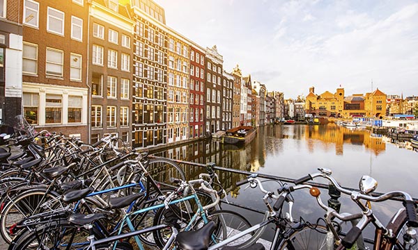 Amsterdam Court suspends ICC award annulment in Thales v Vitrus, letting tribunal address public policy issues over disputed evidence.