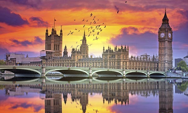 Updated OFSI General Licence INT/2025/6160920 sets new fee caps and reporting rules for UK legal services under Russia and Belarus sanctions.