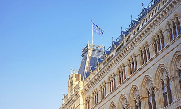 The VIAC releases a Note on the Use of AI in Arbitration, offering guidance on disclosure, confidentiality, and responsible AI use by tribunals and parties.