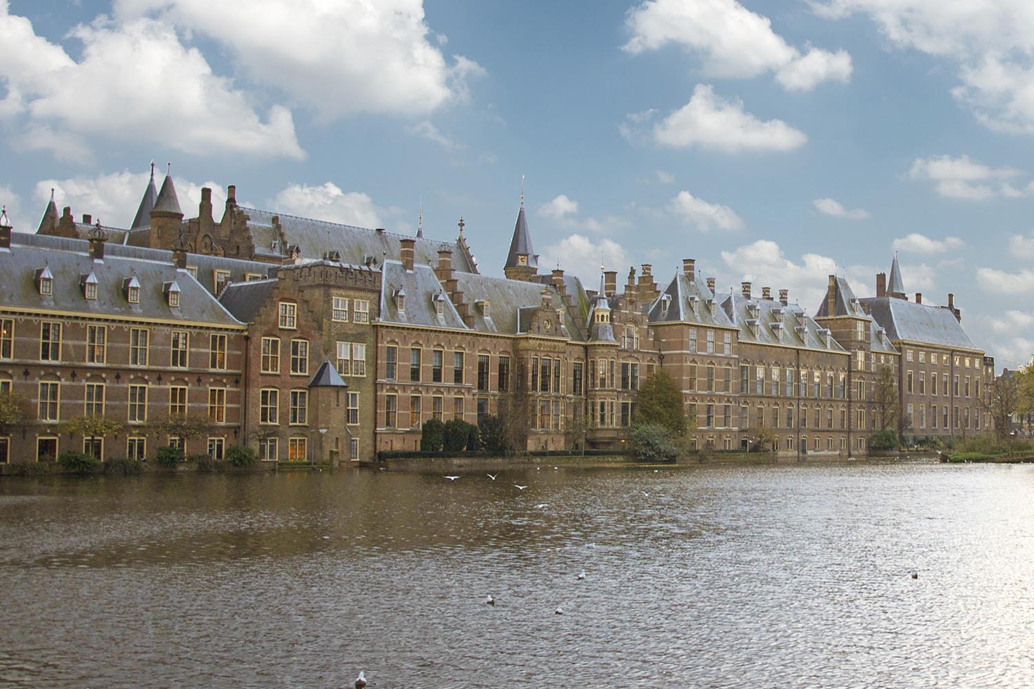 HCCH launches consultation on a draft convention addressing parallel proceedings and related actions, seeking expert input ahead of its March 2026 review.