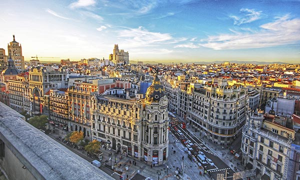 Commercial Court rules ICSID awards cannot be assigned; substitution refused as neither the ICSID Convention nor ECT permits assignment.